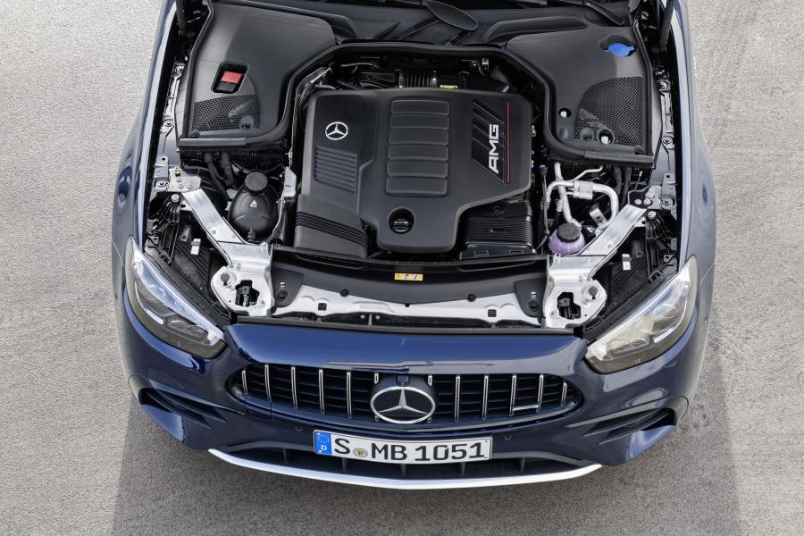 Моторный отсек Mercedes-AMG E53 4Matic+ Estate (S213) 2020 года  (WW) (фото 16 из 22)